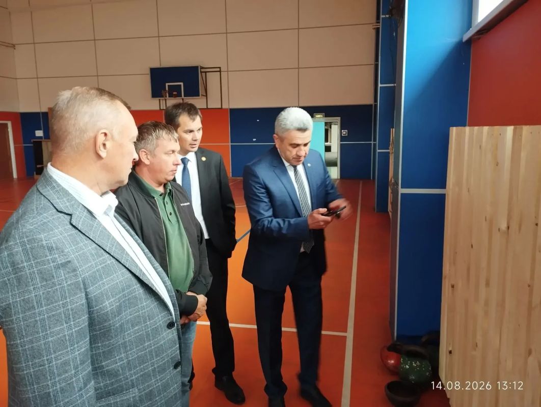 Ильсур Хадиуллин оценил ход капремонта филиала Алексеевского аграрного колледжа в Алькеевском районе Ильсур Хадиуллин оценил ход капремонта филиала Алексеевского аграрного колледжа в Алькеевском районе