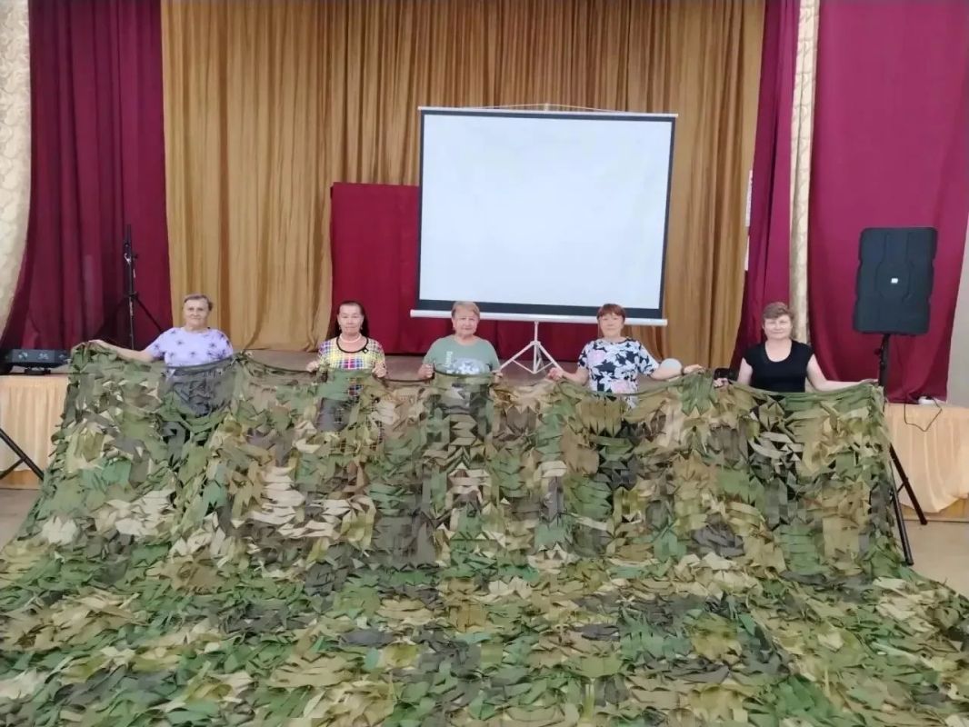 От маскировочных сетей до домашнего чак-чака: как жители Татарстана помогают бойцам СВО От маскировочных сетей до домашнего чак-чака: как жители Татарстана помогают бойцам СВО