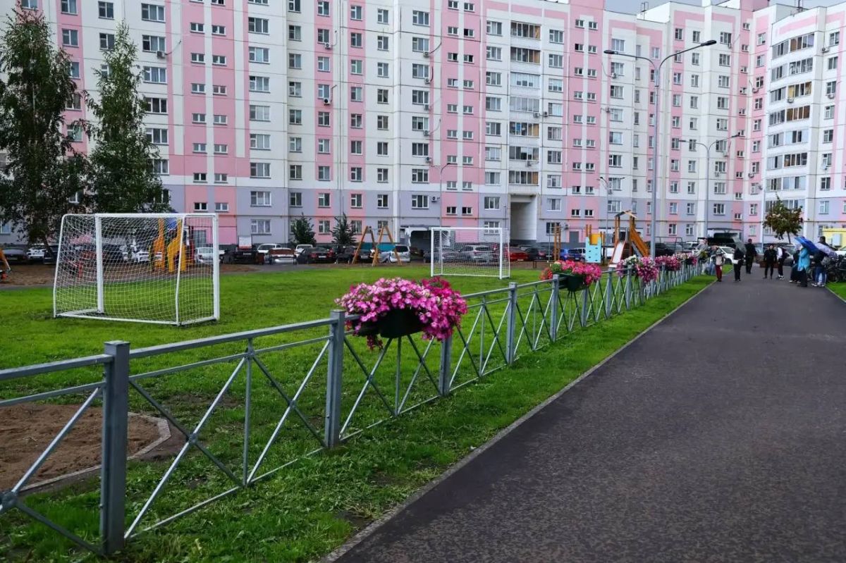 Раис РТ лично ознакомился с результатами благоустройства в Нижнекамске на улице Сююмбике Раис РТ лично ознакомился с результатами благоустройства в Нижнекамске на улице Сююмбике