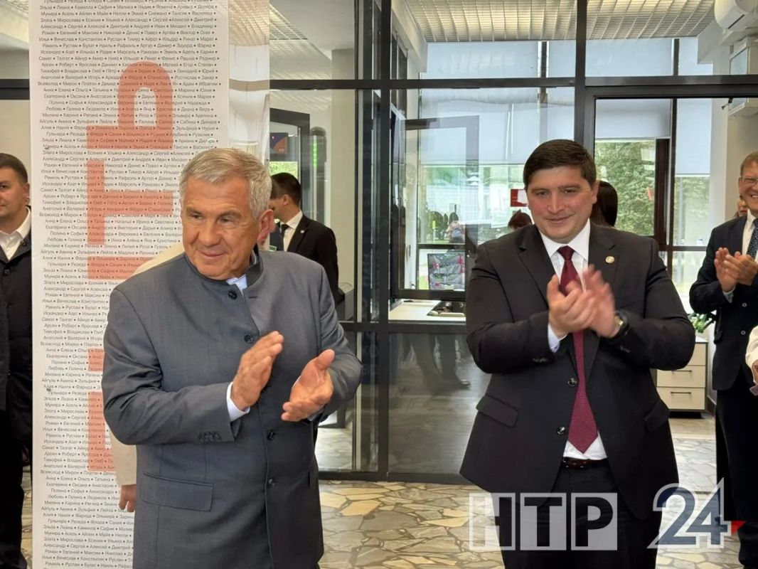 Раис Татарстана Рустам Минниханов сегодня приехал с рабочим визитом в Нижнекамск и посетил «Дом Первых» Раис Татарстана Рустам Минниханов сегодня приехал с рабочим визитом в Нижнекамск и посетил «Дом Первых»