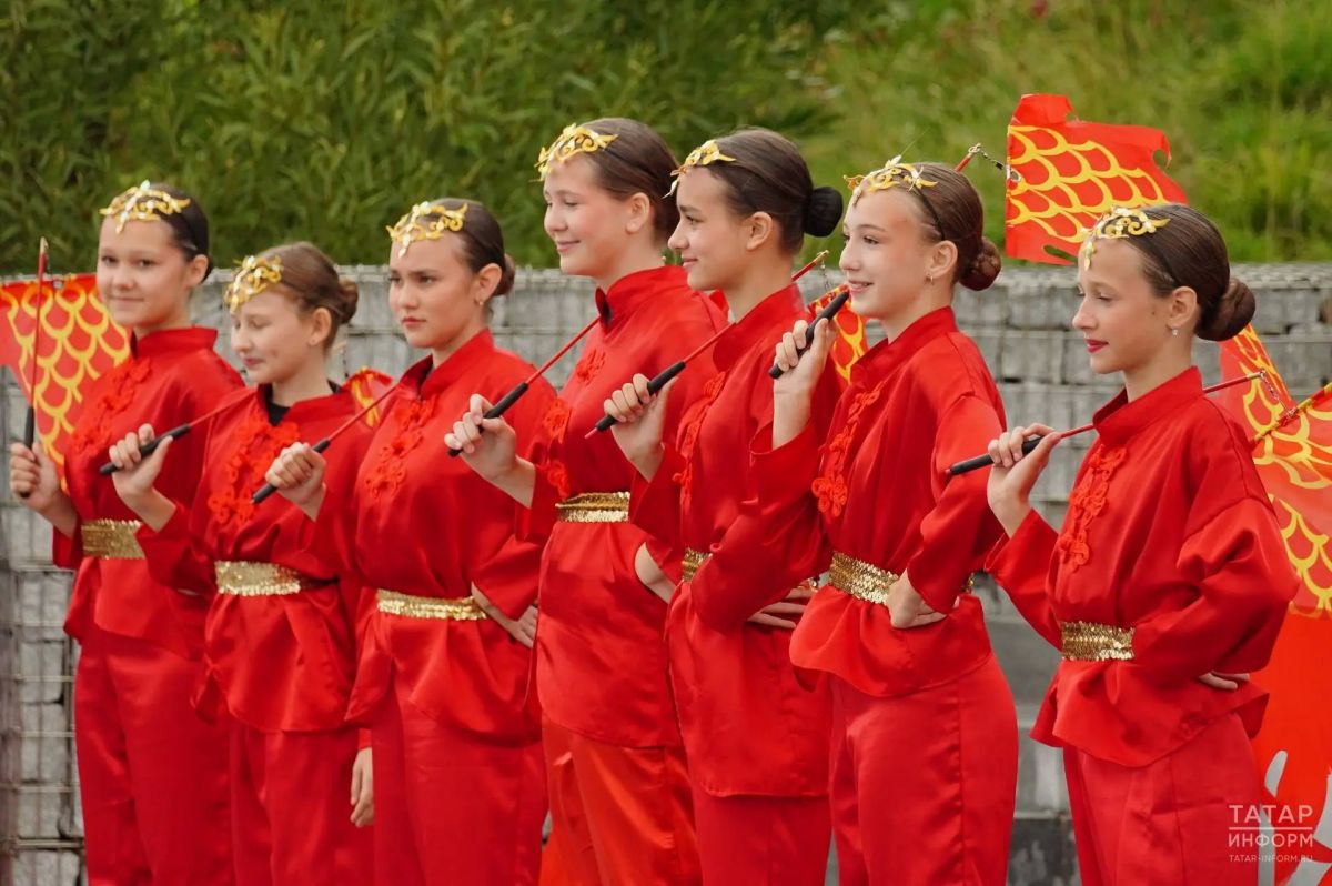 Гонки на лодках-драконах прошли на озере Кабан в рамках форума «РОСТКИ» Гонки на лодках-драконах прошли на озере Кабан в рамках форума «РОСТКИ»