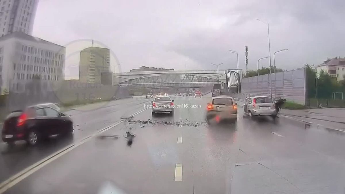 На видео попал момент массовой аварии на Горьковском шоссе