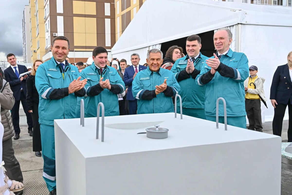 Открытие нового двора для 1,7 тысячи нижнекамцев, старт строительства нового образовательного центра: рассказываем о рабочей поездке Рустама Минниханова в Нижнекамск Открытие нового двора для 1,7 тысячи нижнекамцев, старт строительства нового образовательного центра: рассказываем о рабочей поездке Рустама Минниханова в Нижнекамск