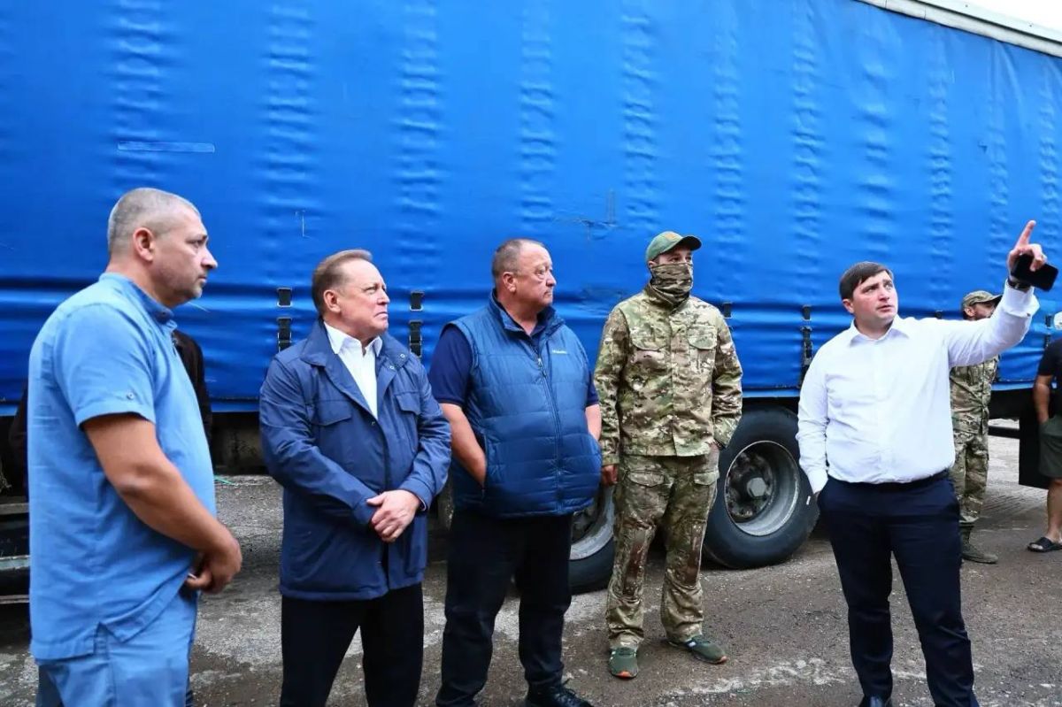 Из Нижнекамска в зону СВО отправили очередную партию гуманитарной помощи землякам, которые находятся на передовой Из Нижнекамска в зону СВО отправили очередную партию гуманитарной помощи землякам, которые находятся на передовой