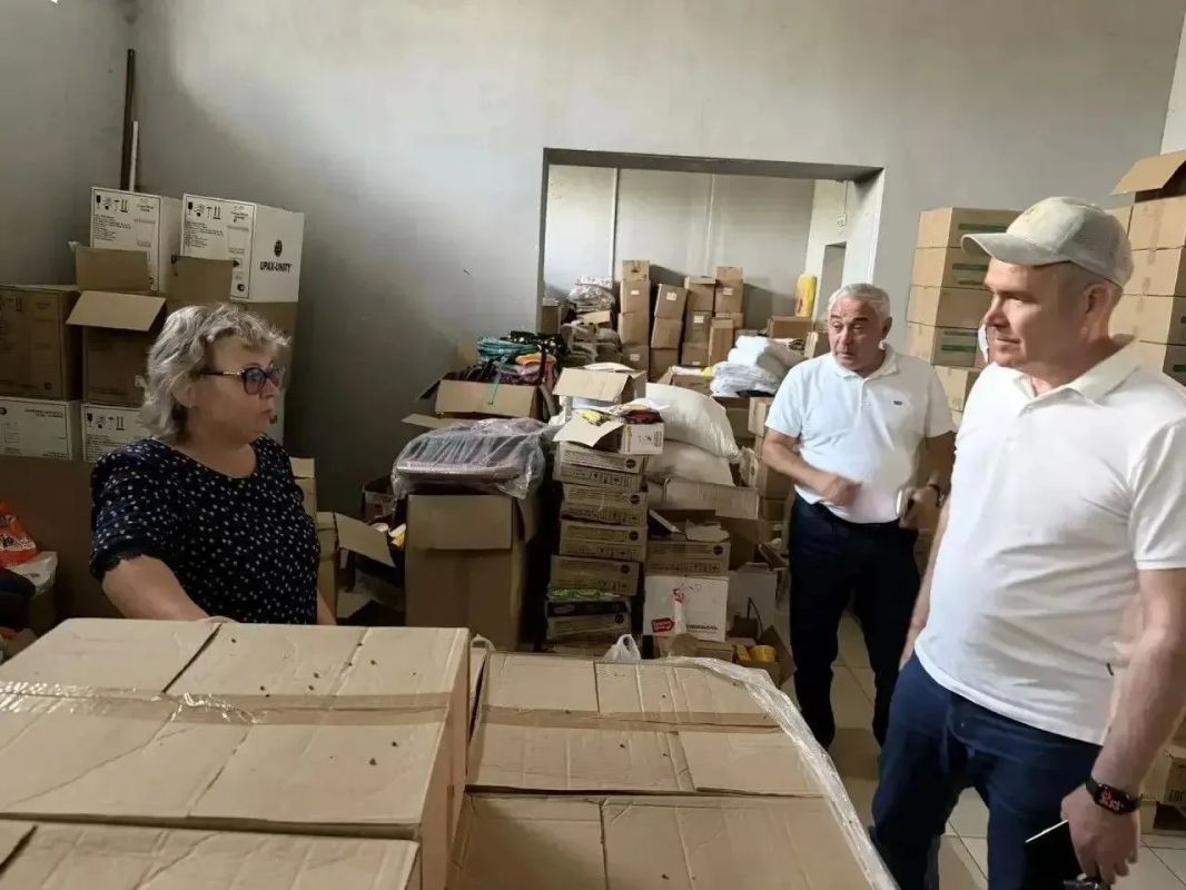 По поручению Рустама Минниханова к началу учебного года в подшефные города Луганской Народной Республики – Лисичанск и Рубежное - доставлены 2033 комплекта школьных принадлежностей и канцелярские товары для учащихся и...