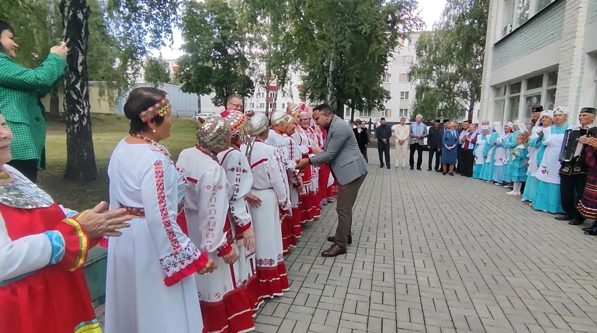 Мэр Санта-Барбары-ду-Тугуриу во время своего визита в Нижнекамск посетил ряд промышленных и социальных объектов города Мэр Санта-Барбары-ду-Тугуриу во время своего визита в Нижнекамск посетил ряд промышленных и социальных объектов города