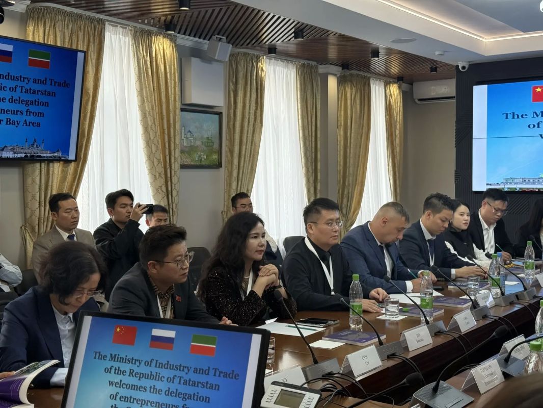 Глава Минпромторга РТ встретился с делегацией китайских предпринимателей Глава Минпромторга РТ встретился с делегацией китайских предпринимателей