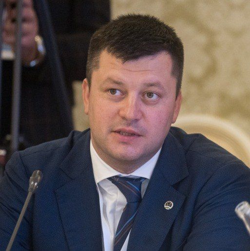 Восстановленный в должности мэр Уфы Ратмир Мавлиев предложил депутатам горсовета мирно урегулировать судебный спор