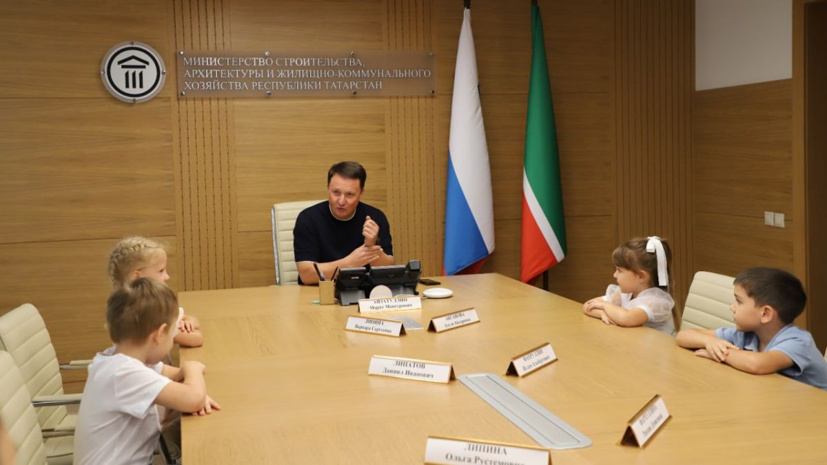 Марат Айзатуллин поддержал акцию «Помоги собраться в школу»