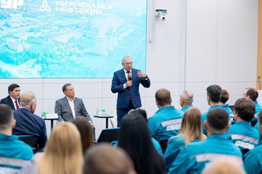 На «Нижнекамскнефтехиме» обсудили развитие предприятия и Нижнекамска На «Нижнекамскнефтехиме» обсудили развитие предприятия и Нижнекамска