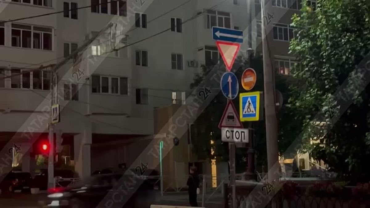 Две иномарки столкнулись на перекрестке в центре Казани