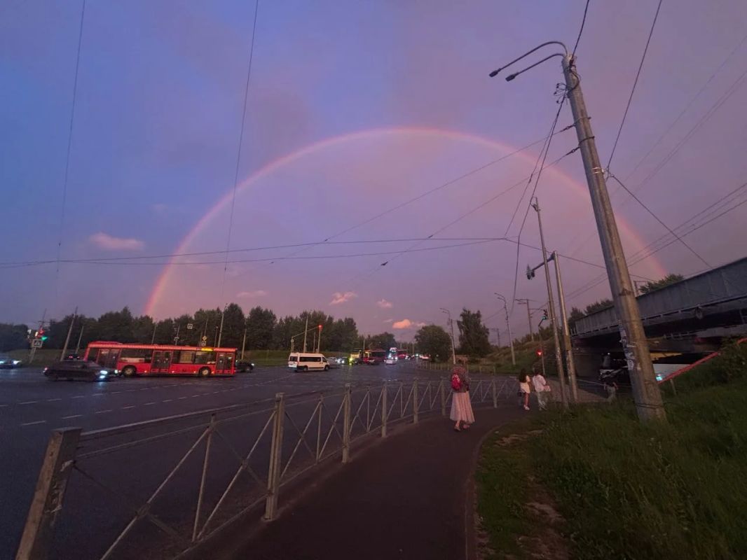 Подписчики делятся фото радуги над Казанью Подписчики делятся фото радуги над Казанью