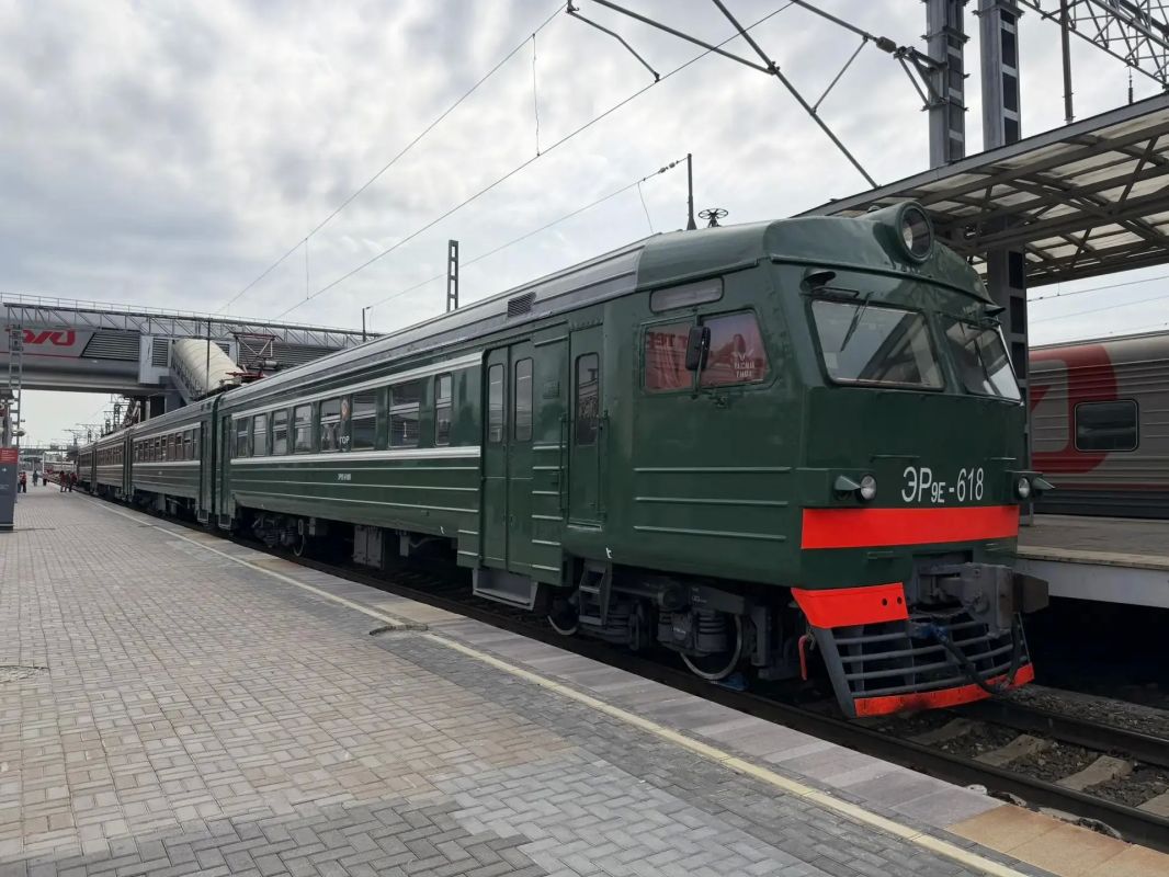 В Татарстане будет ходить восстановленный советский электропоезд ЭР9Е, он выполнен в формате музея на колесах