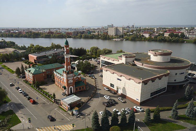 Серьезные изменения переживает столп казанской гастрономии — ресторан «Пашмир» на берегу озера Кабан Серьезные изменения переживает столп казанской гастрономии — ресторан «Пашмир» на берегу озера Кабан