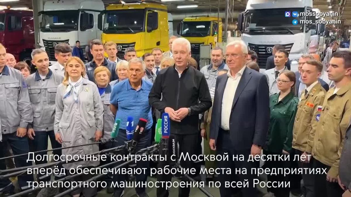 Мэр Москвы Сергей Собянин рассказал, что в производстве электробусов и коммунальной техники для столицы участвуют предприятия более чем 30 российских регионов