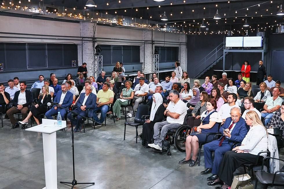 Олег Морозов встретился с нижнекамцами и обсудил актуальные вопросы города Олег Морозов встретился с нижнекамцами и обсудил актуальные вопросы города