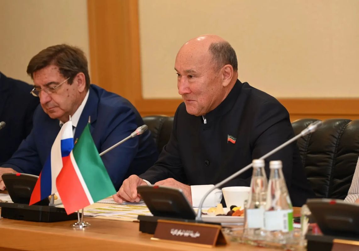 Марат Ахметов поблагодарил Генконсула Ирана за эффективную работу в Татарстане Марат Ахметов поблагодарил Генконсула Ирана за эффективную работу в Татарстане