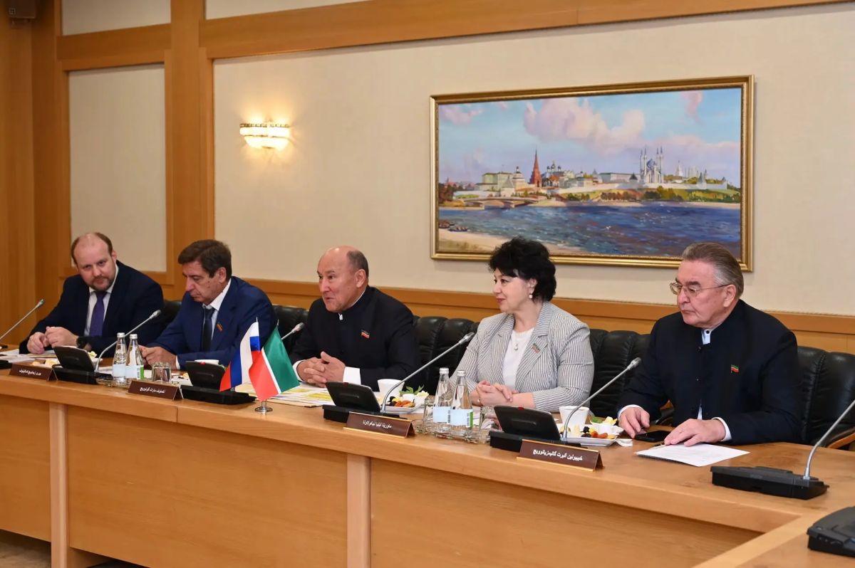 Марат Ахметов поблагодарил Генконсула Ирана за эффективную работу в Татарстане Марат Ахметов поблагодарил Генконсула Ирана за эффективную работу в Татарстане