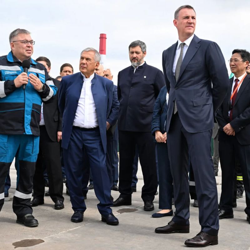 Рустам Минниханов и Дмитрий Патрушев дали старт строительству завода на ОЭЗ «Зелёная долина» Рустам Минниханов и Дмитрий Патрушев дали старт строительству завода на ОЭЗ «Зелёная долина»