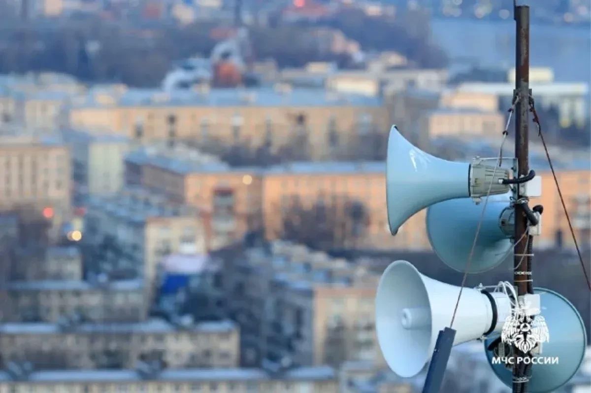 В ночь на пятницу в Татарстане вновь объявлен режим «Беспилотная опасность» Угроза атаки БПЛА действует в девяти городах республики, включая Казань, Нижнекамск, Набережные Челны, Альметьевск, Бугульму, Елабугу, Заинск...