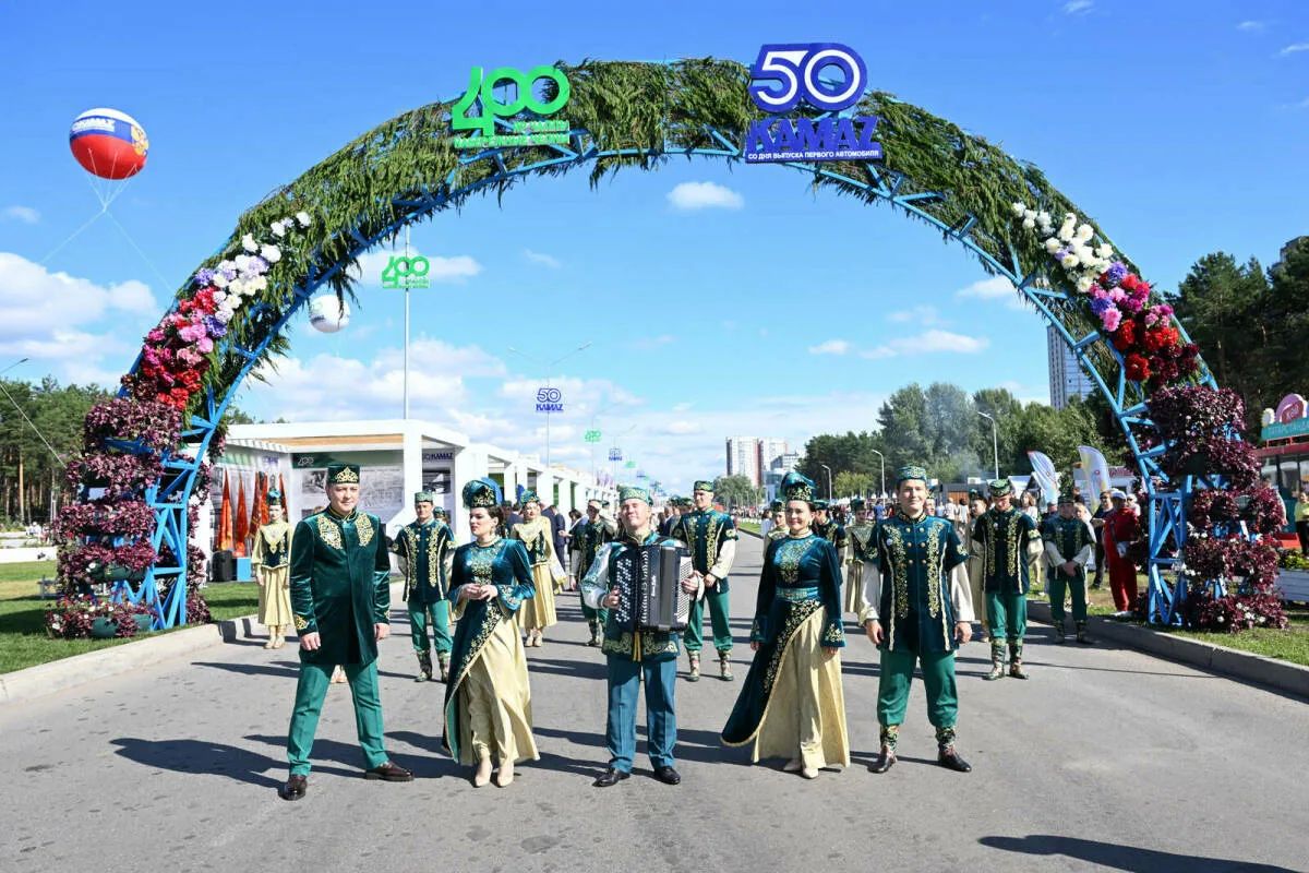 Набережные Челны сегодня отмечают 400-летие города и 50 лет со дня выпуска первого КАМАЗа