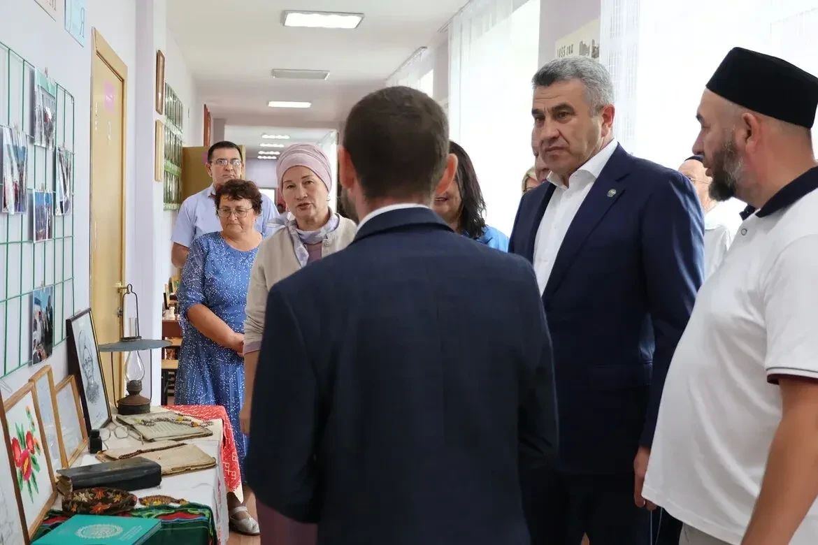 Ильсур Хадиуллин оценил готовность Альметьевской школы им. М.Рамзи к новому учебному году М Ильсур Хадиуллин оценил готовность Альметьевской школы им. М.Рамзи к новому учебному году М
