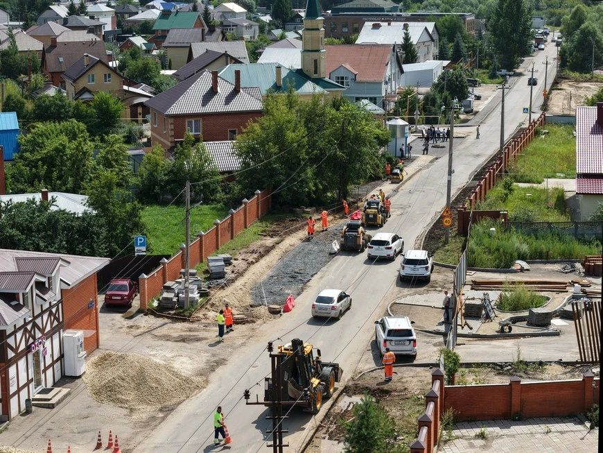 Новый асфальт появился в 14 жилых массивах Казани