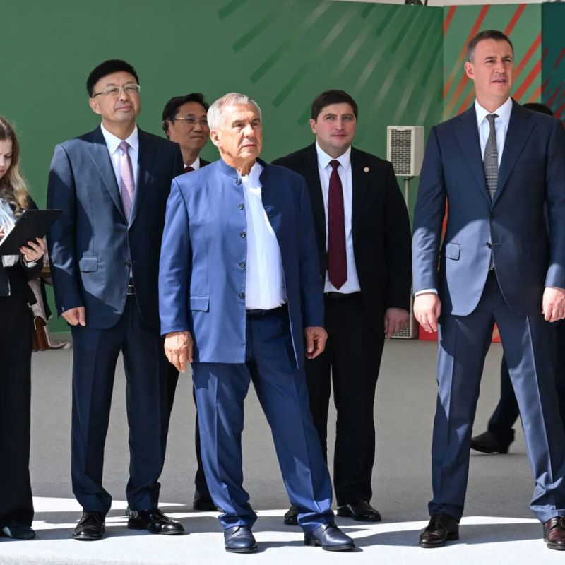 Рустам Минниханов и Дмитрий Патрушев дали старт строительству завода на ОЭЗ «Зелёная долина» Рустам Минниханов и Дмитрий Патрушев дали старт строительству завода на ОЭЗ «Зелёная долина»