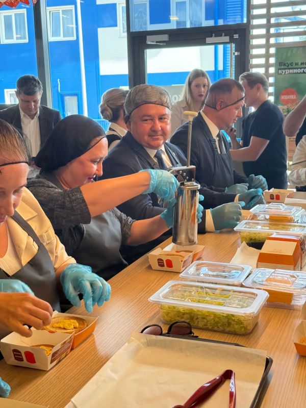 В Зеленодольске открылось новое предприятие «Вкусно - и точка» В Зеленодольске открылось новое предприятие «Вкусно - и точка»