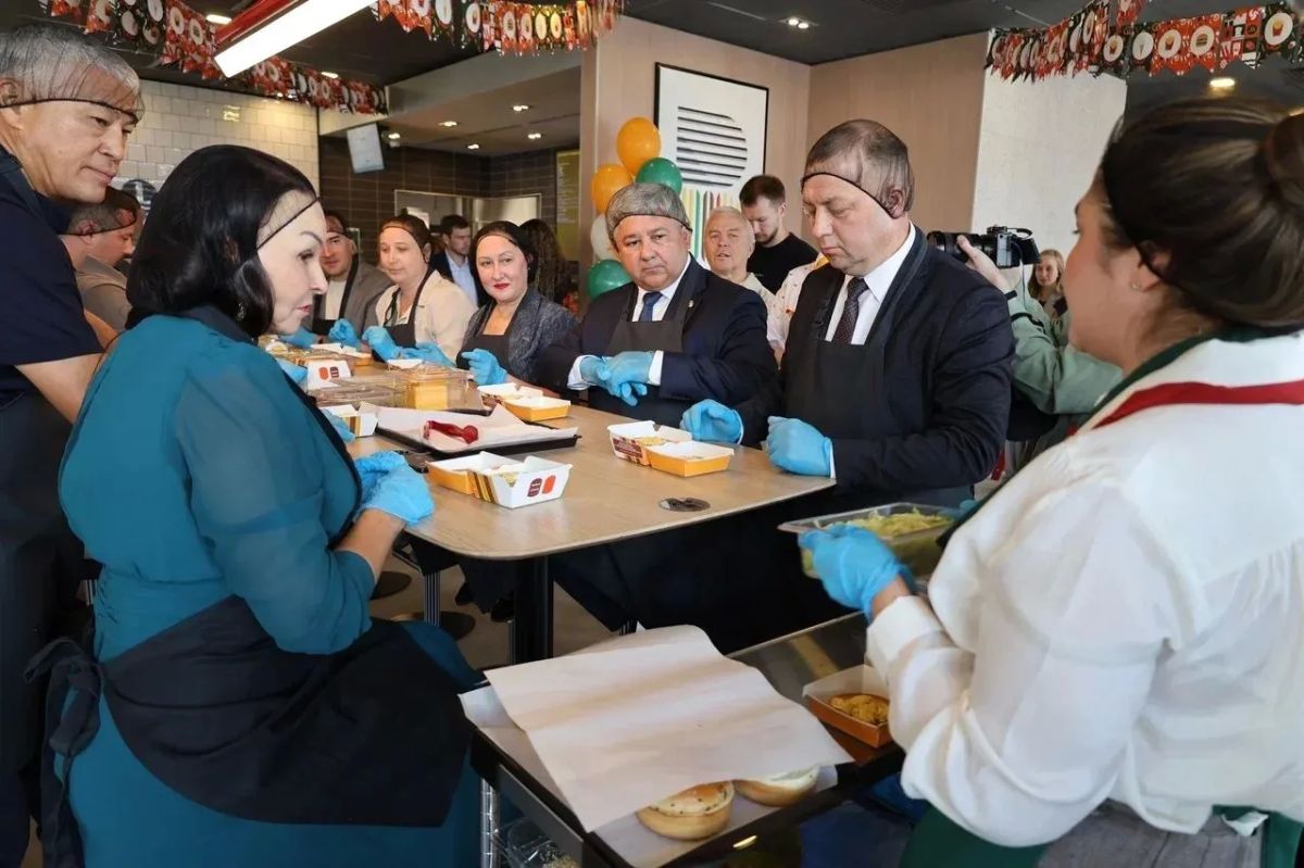 В Зеленодольске открылось новое предприятие «Вкусно - и точка» В Зеленодольске открылось новое предприятие «Вкусно - и точка»