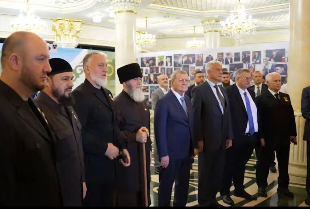Полномочный представитель Президента Российской Федерации в Северо-Кавказском федеральном округе Юрий Чайка принял участие в торжественном мероприятии, посвященном 75-й годовщине со дня рождения Первого Президента Чеченской... Полномочный представитель Президента Российской Федерации в Северо-Кавказском федеральном округе Юрий Чайка принял участие в торжественном мероприятии, посвященном 75-й годовщине со дня рождения Первого Президента Чеченской...
