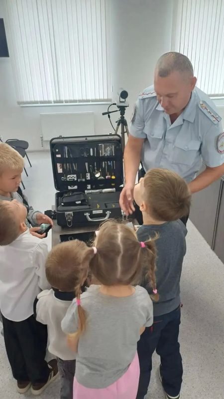 В рамках акции «Помоги собраться в школу» сотрудники ОМВД России по Арскому району встретились с 5 будущими первоклассниками В рамках акции «Помоги собраться в школу» сотрудники ОМВД России по Арскому району встретились с 5 будущими первоклассниками