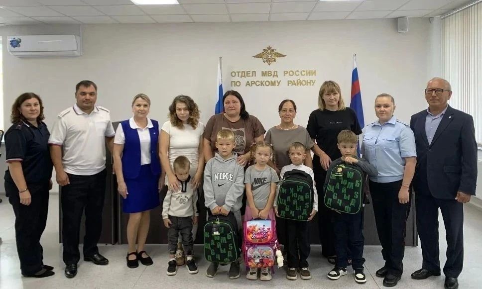 В рамках акции «Помоги собраться в школу» сотрудники ОМВД России по Арскому району встретились с 5 будущими первоклассниками В рамках акции «Помоги собраться в школу» сотрудники ОМВД России по Арскому району встретились с 5 будущими первоклассниками