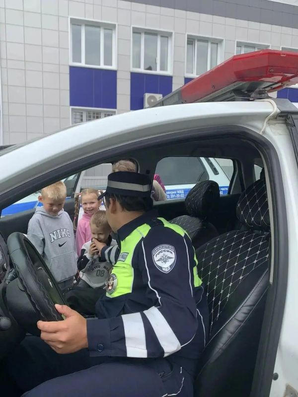 В рамках акции «Помоги собраться в школу» сотрудники ОМВД России по Арскому району встретились с 5 будущими первоклассниками В рамках акции «Помоги собраться в школу» сотрудники ОМВД России по Арскому району встретились с 5 будущими первоклассниками