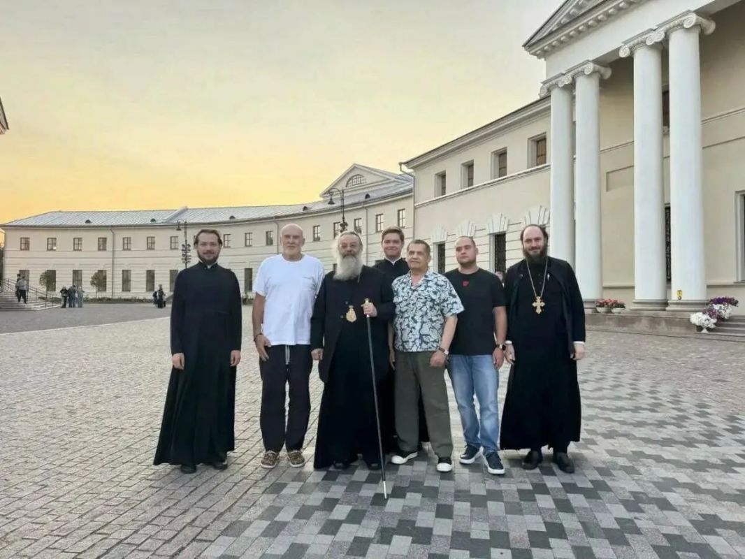 Композитор Игорь Матвиенко и лидер группы «Любэ» Николай Расторгуев посетили Казанский Богородицкий мужской монастырь и приложились к мощам святителя Спиридона Тримифунтского