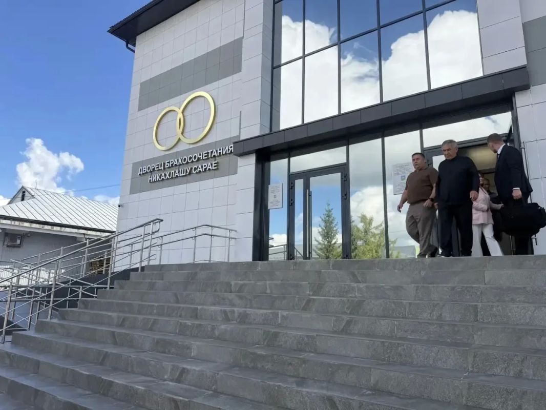 Рустам Минниханов посетил социальные объекты и оценил ход уборочной кампании в Высокогорском районе Рустам Минниханов посетил социальные объекты и оценил ход уборочной кампании в Высокогорском районе