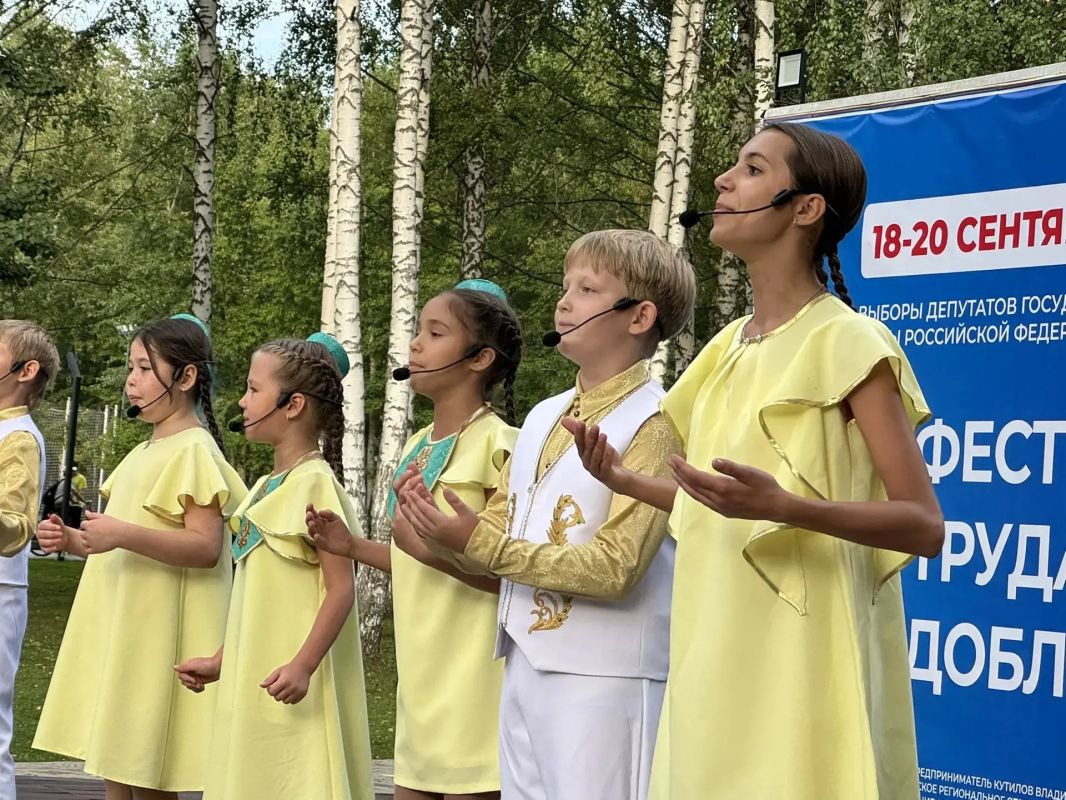 В парке «Семья» в рамках фестиваля труда и доблести 21-му жителю Нижнекамского района вручили свидетельства о занесении на электронную Доску почёта Татарстана В парке «Семья» в рамках фестиваля труда и доблести 21-му жителю Нижнекамского района вручили свидетельства о занесении на электронную Доску почёта Татарстана