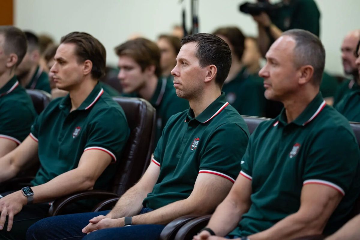 Рустам Минниханов встретился с «Ак Барсом» перед новым сезоном Рустам Минниханов встретился с «Ак Барсом» перед новым сезоном