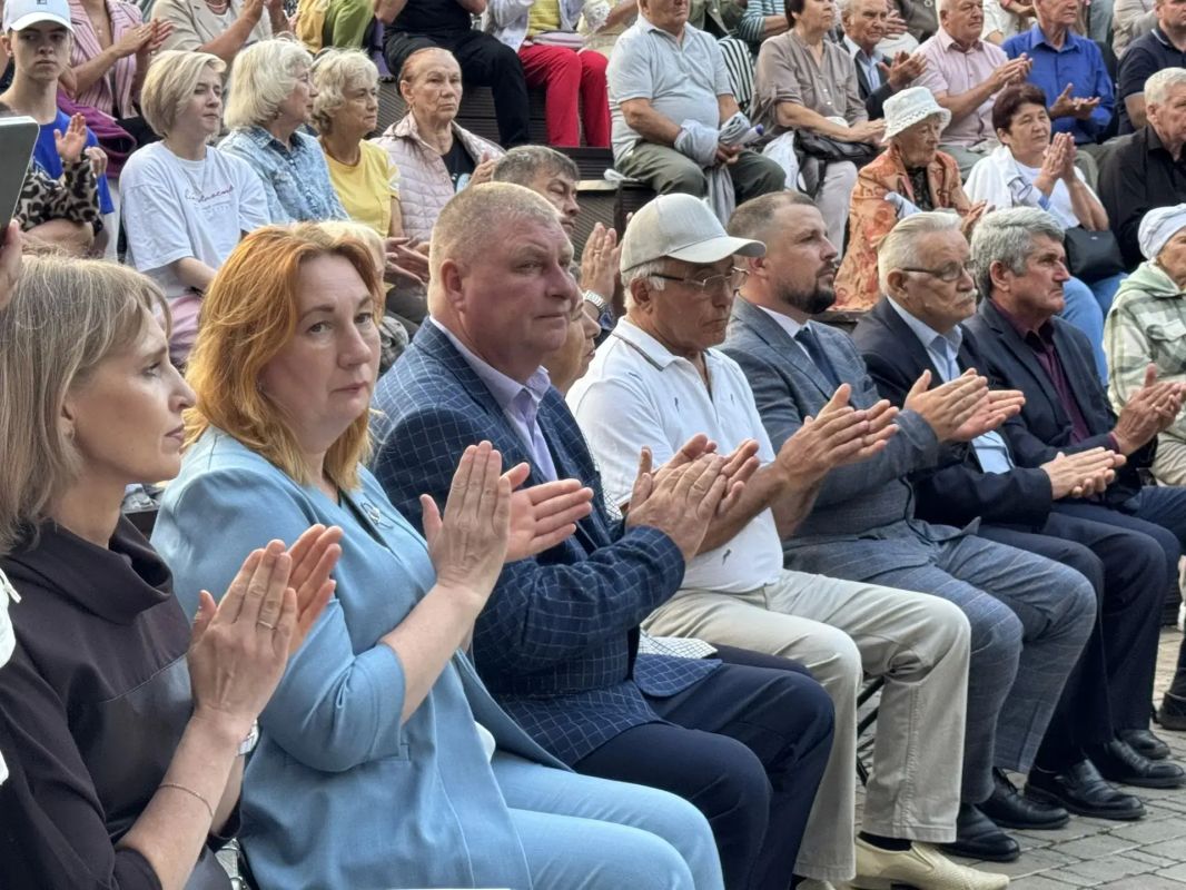 В парке «Семья» в рамках фестиваля труда и доблести 21-му жителю Нижнекамского района вручили свидетельства о занесении на электронную Доску почёта Татарстана В парке «Семья» в рамках фестиваля труда и доблести 21-му жителю Нижнекамского района вручили свидетельства о занесении на электронную Доску почёта Татарстана