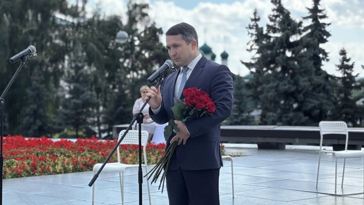 Сегодня по всей республике чтут память поэта-героя Мусы Джалиля и его соратников Сегодня по всей республике чтут память поэта-героя Мусы Джалиля и его соратников