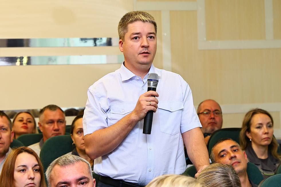 Глава Нижнекамского района Радмир Беляев провёл традиционную встречу с трудовым коллективом «Нижнекамской ТЭЦ», в которой также приняли участие депутаты Государственной Думы РФ Олег Морозов и Айдар Метшин Глава Нижнекамского района Радмир Беляев провёл традиционную встречу с трудовым коллективом «Нижнекамской ТЭЦ», в которой также приняли участие депутаты Государственной Думы РФ Олег Морозов и Айдар Метшин