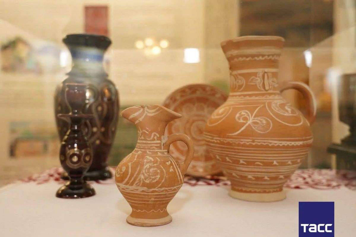 Изделия народных промыслов Дагестана, среди которых ковры и балкарская керамика представили на выставке в Московской соборной мечети Изделия народных промыслов Дагестана, среди которых ковры и балкарская керамика представили на выставке в Московской соборной мечети