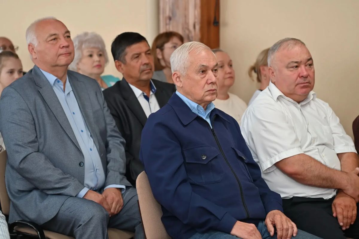 «Каждый из вас пишет историю столицы»: на автотранспортном предприятии Казани вручили свидетельства о занесении на Электронную доску почета «Каждый из вас пишет историю столицы»: на автотранспортном предприятии Казани вручили свидетельства о занесении на Электронную доску почета