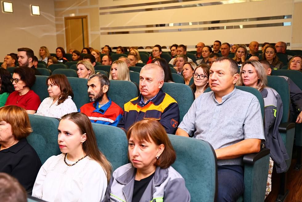 Глава Нижнекамского района Радмир Беляев провёл традиционную встречу с трудовым коллективом «Нижнекамской ТЭЦ», в которой также приняли участие депутаты Государственной Думы РФ Олег Морозов и Айдар Метшин Глава Нижнекамского района Радмир Беляев провёл традиционную встречу с трудовым коллективом «Нижнекамской ТЭЦ», в которой также приняли участие депутаты Государственной Думы РФ Олег Морозов и Айдар Метшин