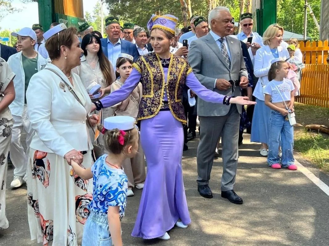 В рамках марафона «Служение» мы продолжаем рассказывать о муниципальных служащих, которые своим трудом и общественной деятельностью вносят значительный вклад в развитие своих территорий В рамках марафона «Служение» мы продолжаем рассказывать о муниципальных служащих, которые своим трудом и общественной деятельностью вносят значительный вклад в развитие своих территорий