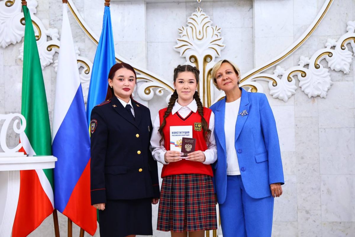 В Нижнекамске прошла торжественная церемония вручения паспортов юным гражданам В Нижнекамске прошла торжественная церемония вручения паспортов юным гражданам