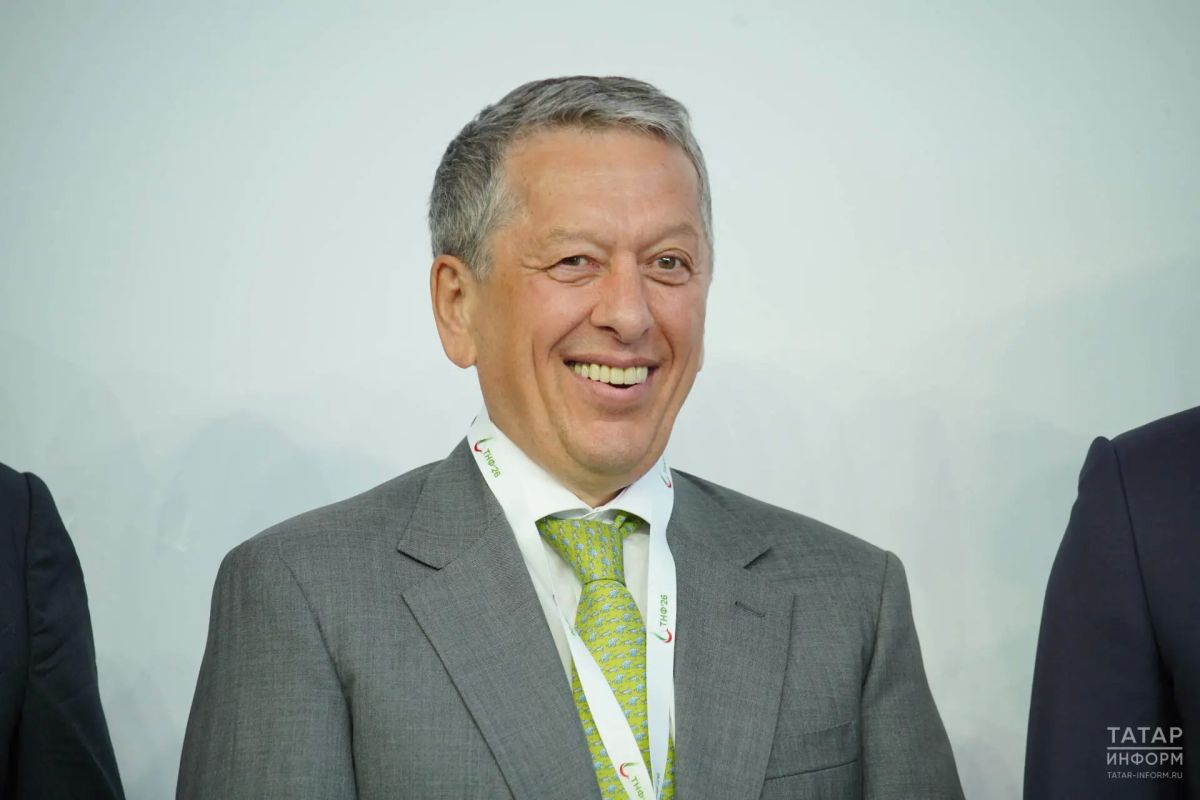 Рустам Минниханов осмотрел выставку «Казань: нефть, газ, химия» Рустам Минниханов осмотрел выставку «Казань: нефть, газ, химия»