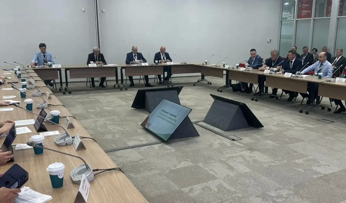 Делегация Ростехнадзора во главе с Руководителем Александром Трембицким приняла участие в деловой программе Татарстанского нефтегазохимического форума в Казани Делегация Ростехнадзора во главе с Руководителем Александром Трембицким приняла участие в деловой программе Татарстанского нефтегазохимического форума в Казани