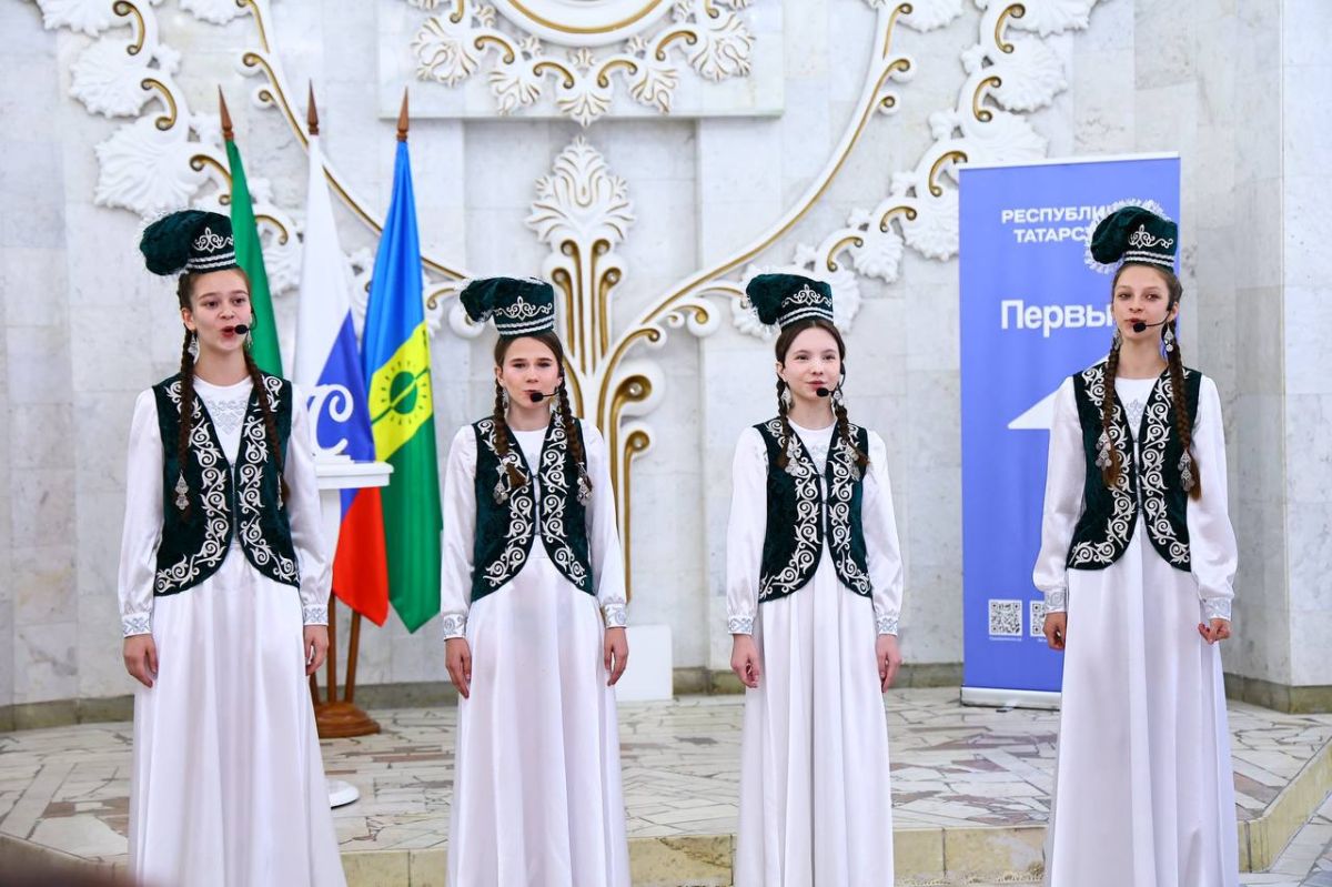 В Нижнекамске прошла торжественная церемония вручения паспортов юным гражданам В Нижнекамске прошла торжественная церемония вручения паспортов юным гражданам