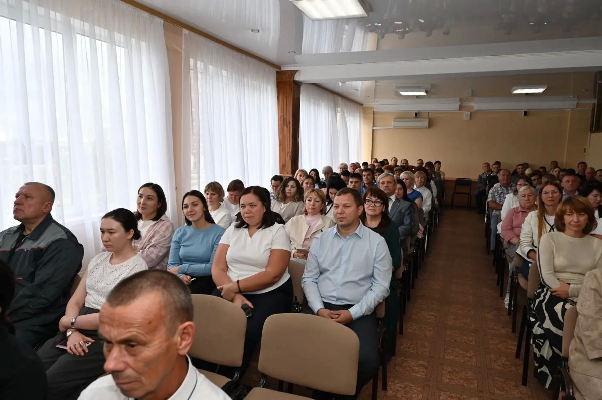 «Каждый из вас пишет историю столицы»: на автотранспортном предприятии Казани вручили свидетельства о занесении на Электронную доску почета «Каждый из вас пишет историю столицы»: на автотранспортном предприятии Казани вручили свидетельства о занесении на Электронную доску почета